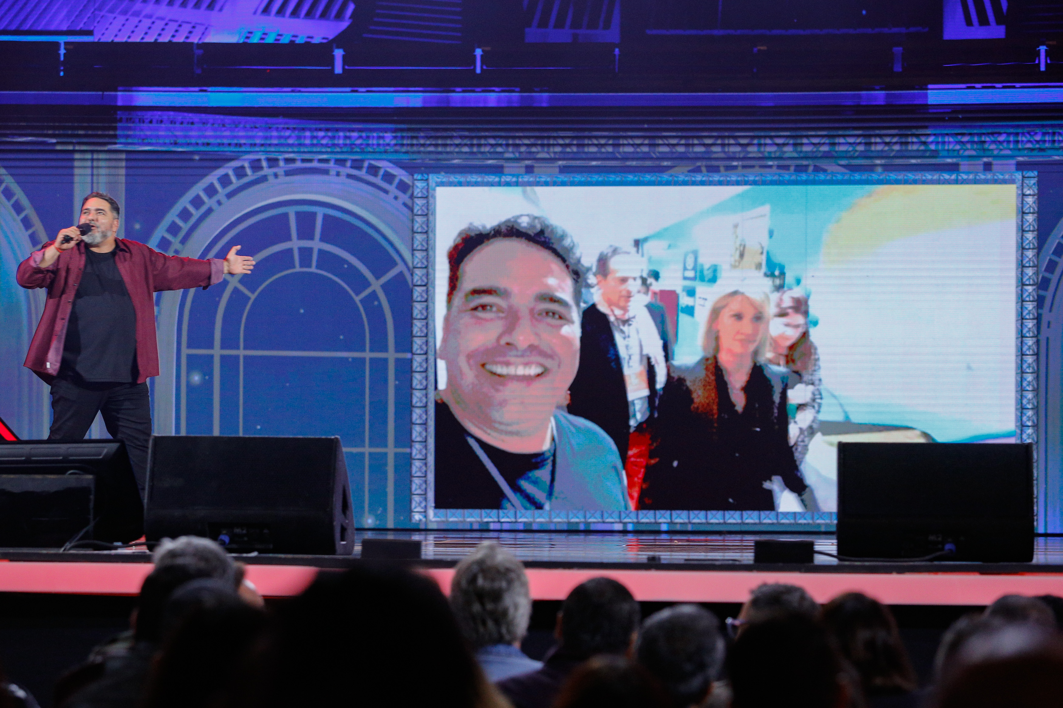 Humorista Rodrigo Villegas  durante la Cuarta Noche del Festival Internacional de la Canción de Viña del Mar 2023.