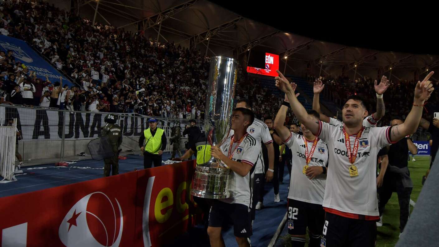 Jugadores de Colo Colo durante el partido válido por la final de la Copa Chile 2023, con Magallanes, disputado en el Estadio Tierra de Campeones, Ramón Estay Saavedra. Foto: Agencia UNO.